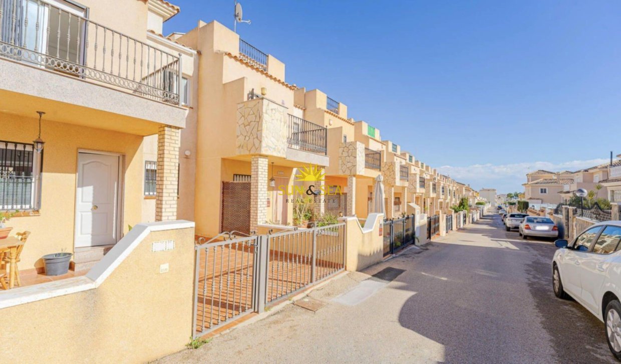 Reventa - Villa / Semi separado - Orihuela Costa - Los Altos