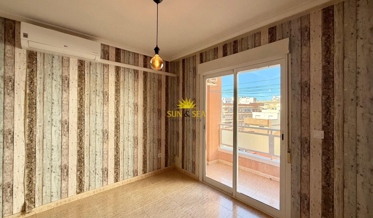 Resale - Apartment - Torrevieja - torrevieja