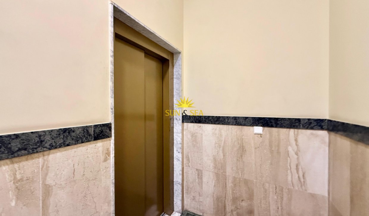 Resale - Apartment - Torrevieja - torrevieja