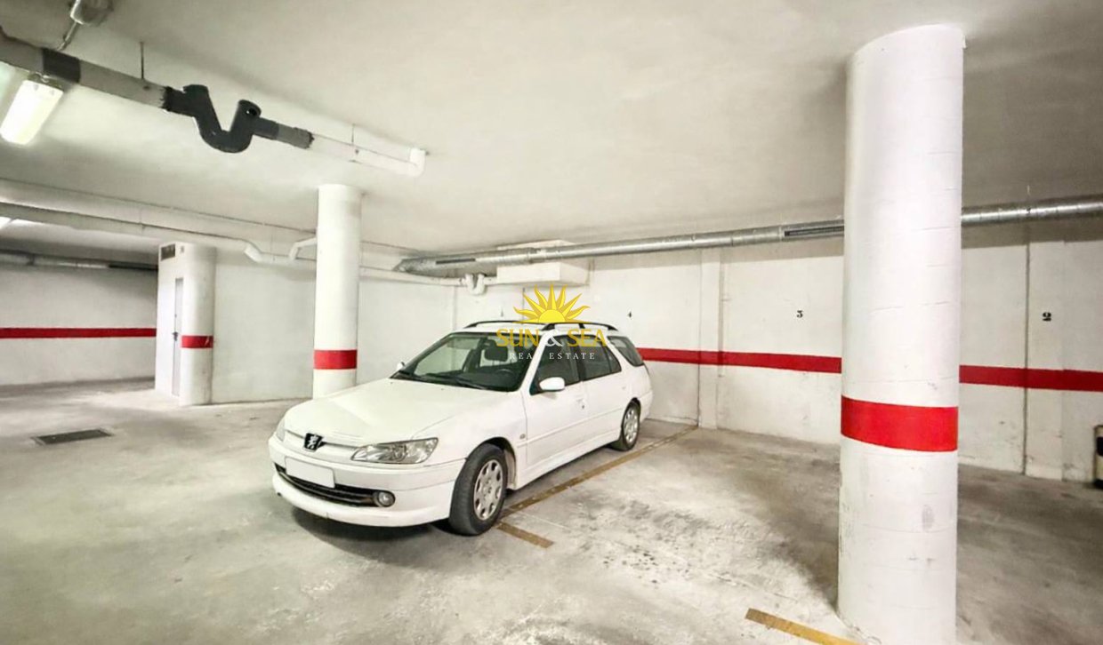 Langfristige Vermietung - Garage - 