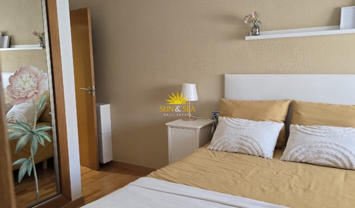 Alquiler a largo plazo - Apartamento - Torrevieja - Centro
