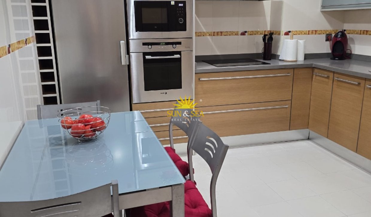Alquiler a largo plazo - Apartamento - Torrevieja - Centro