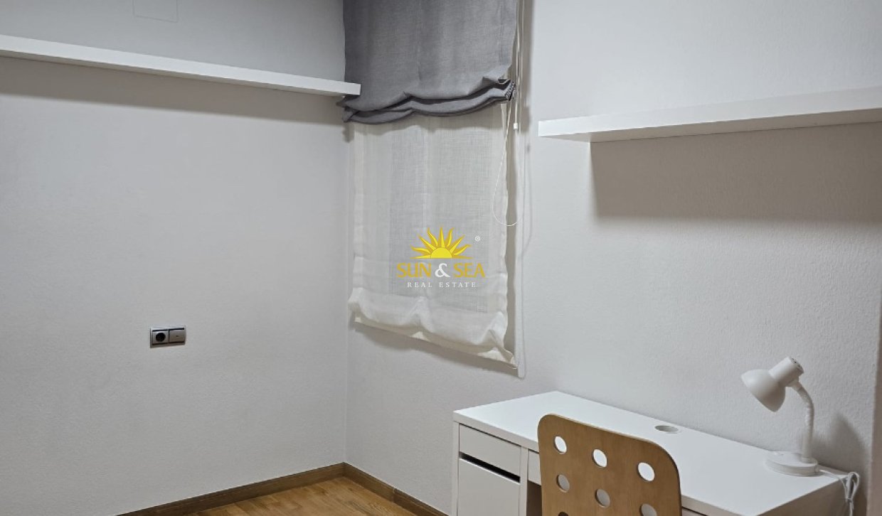 Alquiler a largo plazo - Apartamento - Torrevieja - Centro
