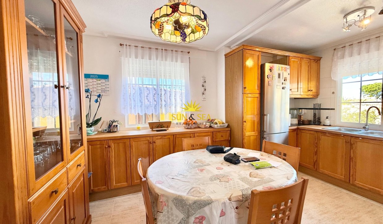 Resale - Villa - Torrevieja - Urb. Jardín del Mar