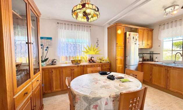 Resale - Villa - Torrevieja - Urb. Jardín del Mar