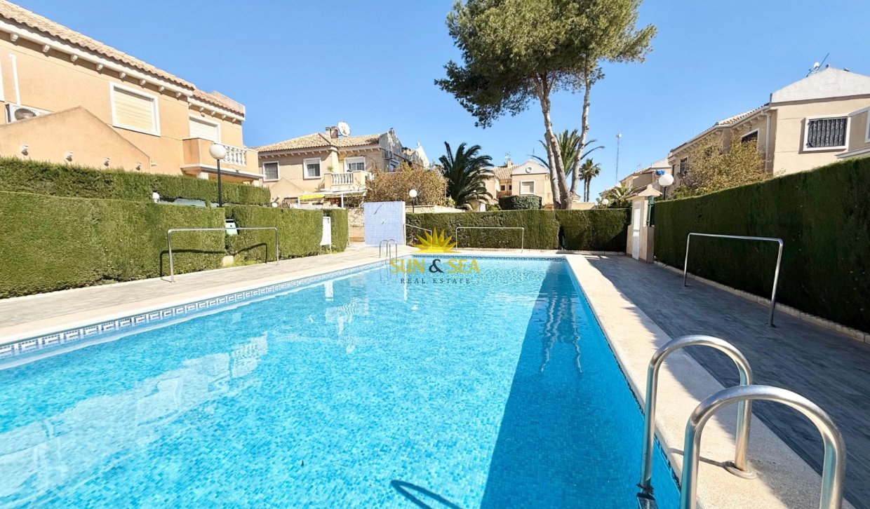 Resale - Villa - Torrevieja - Urb. Jardín del Mar