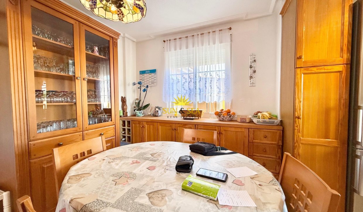Resale - Villa - Torrevieja - Urb. Jardín del Mar