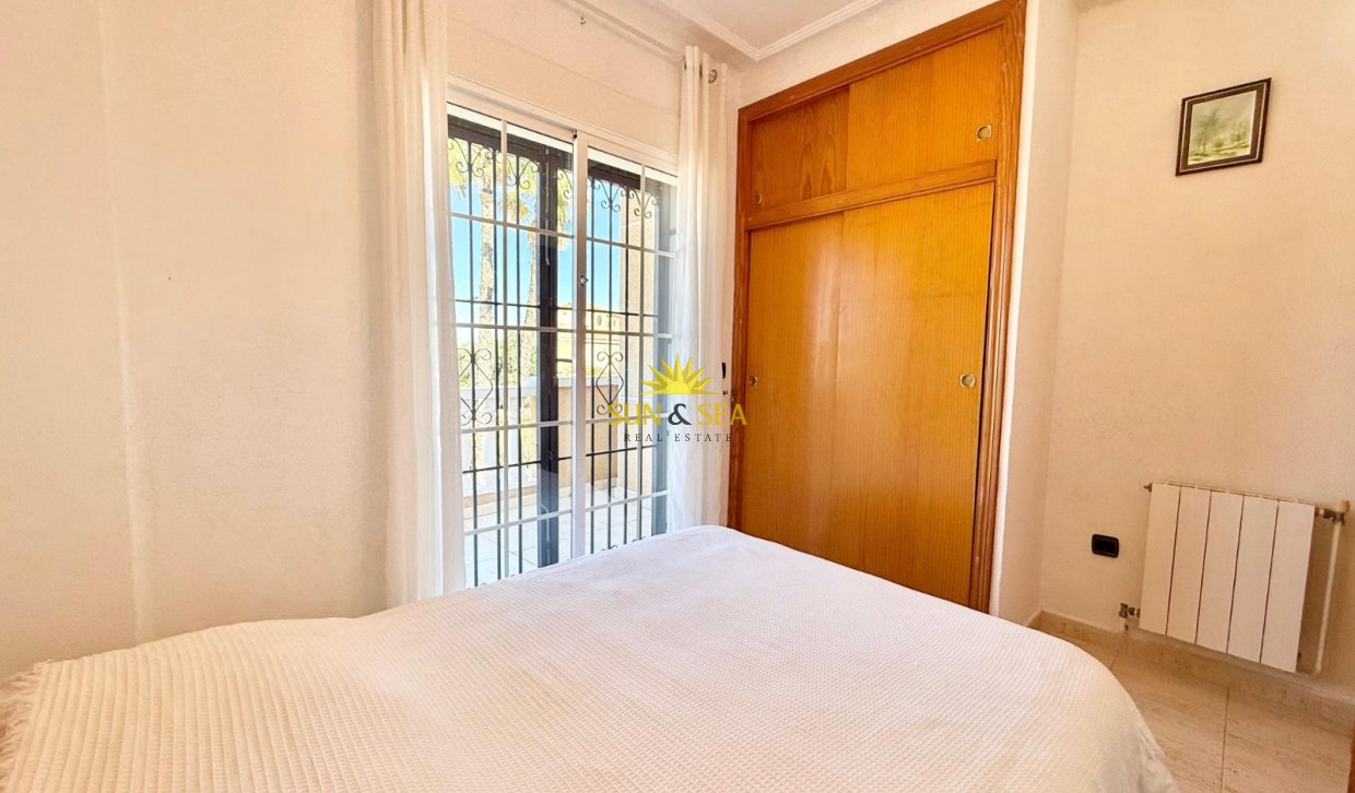 Resale - Villa - Torrevieja - Urb. Jardín del Mar