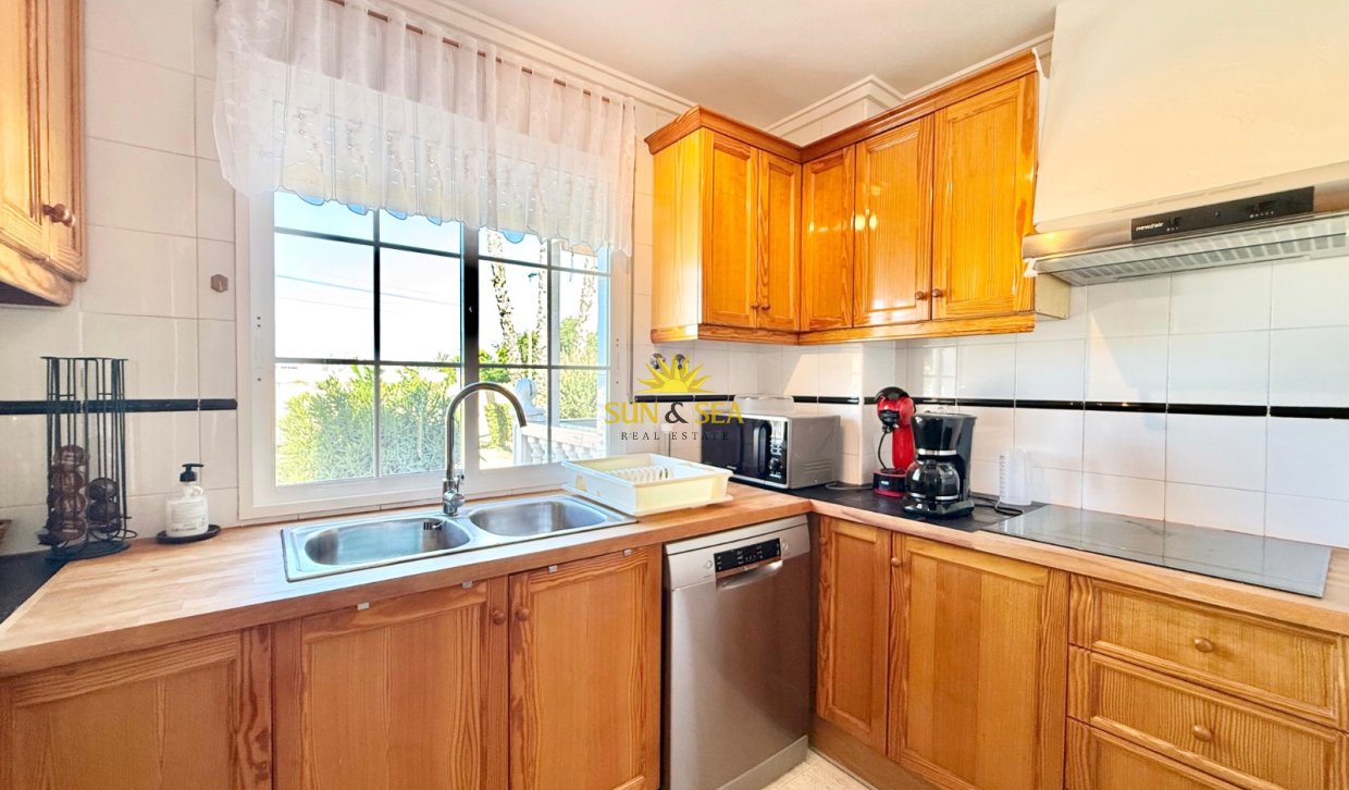 Resale - Villa - Torrevieja - Urb. Jardín del Mar