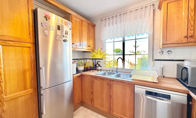Resale - Villa - Torrevieja - Urb. Jardín del Mar