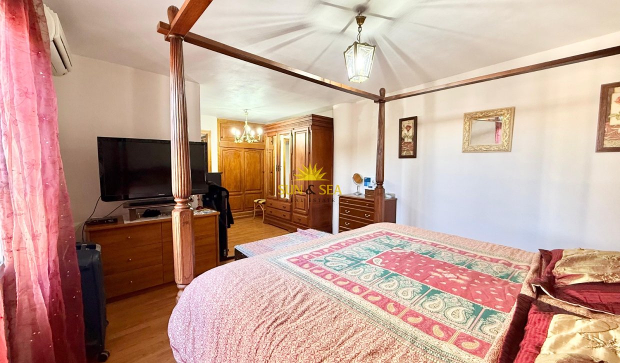 Resale - Villa - Torrevieja - Urb. Jardín del Mar