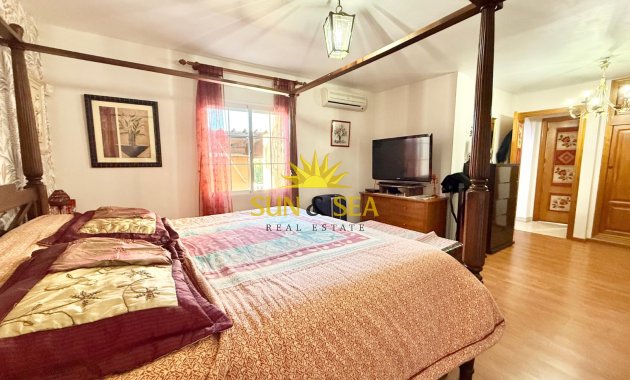 Resale - Villa - Torrevieja - Urb. Jardín del Mar