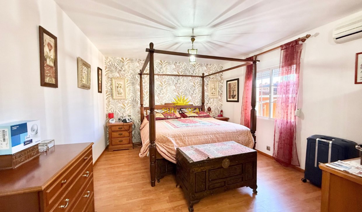 Resale - Villa - Torrevieja - Urb. Jardín del Mar