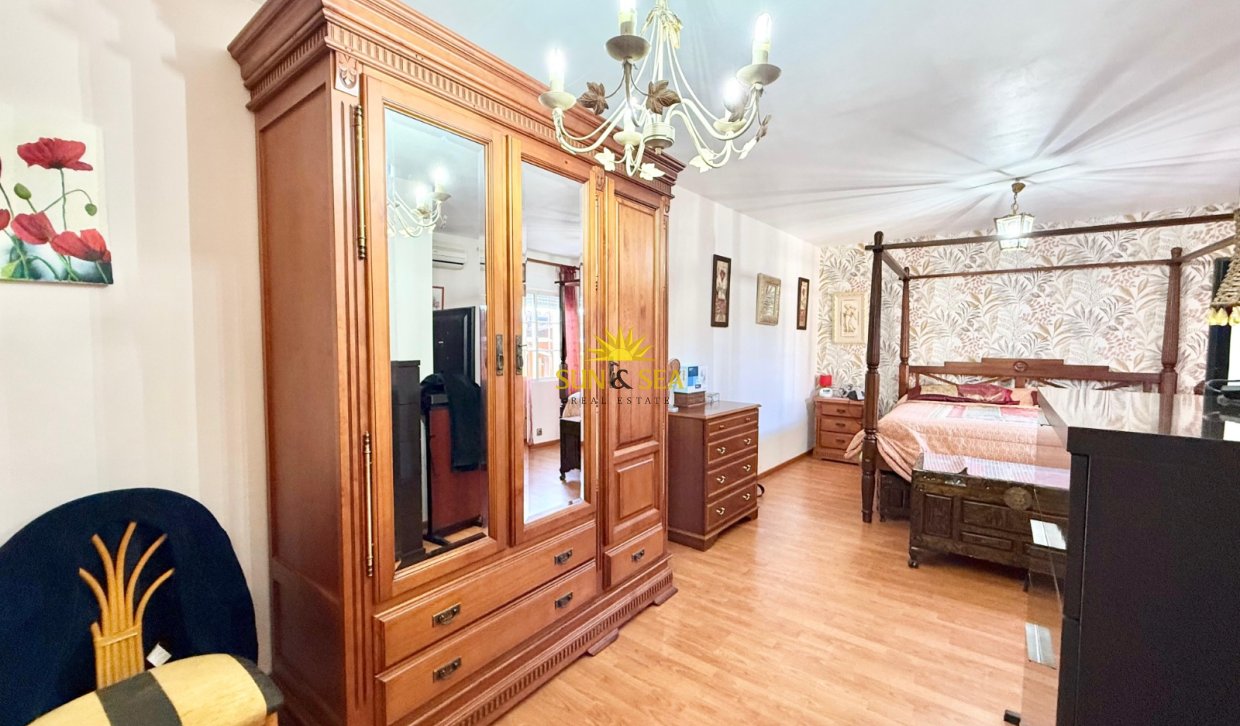 Resale - Villa - Torrevieja - Urb. Jardín del Mar