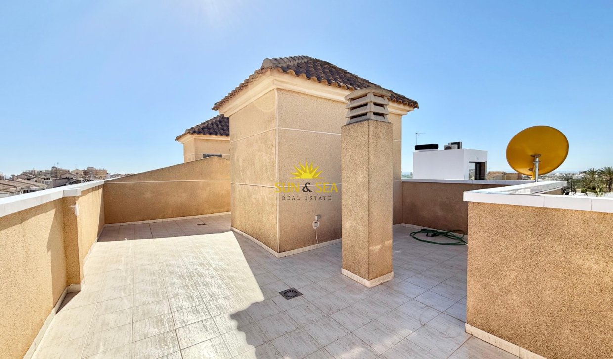 Resale - Villa - Torrevieja - Urb. Jardín del Mar