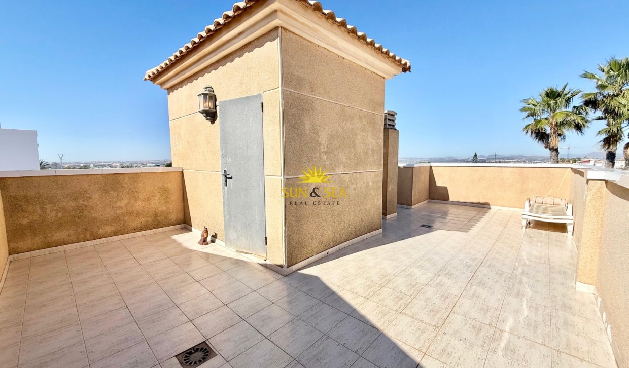 Resale - Villa - Torrevieja - Urb. Jardín del Mar