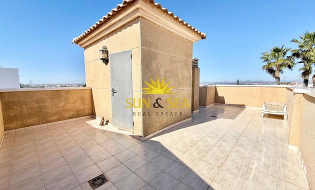 Resale - Villa - Torrevieja - Urb. Jardín del Mar