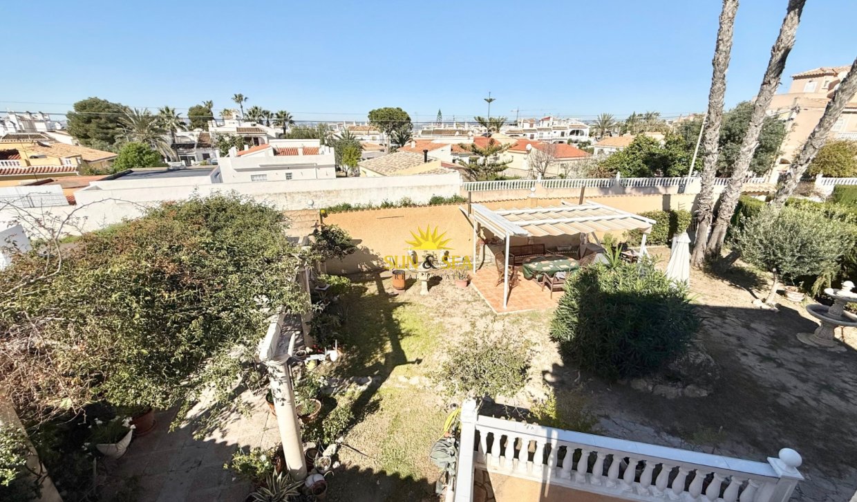 Resale - Villa - Torrevieja - Urb. Jardín del Mar