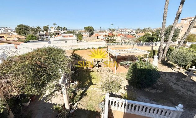 Resale - Villa - Torrevieja - Urb. Jardín del Mar