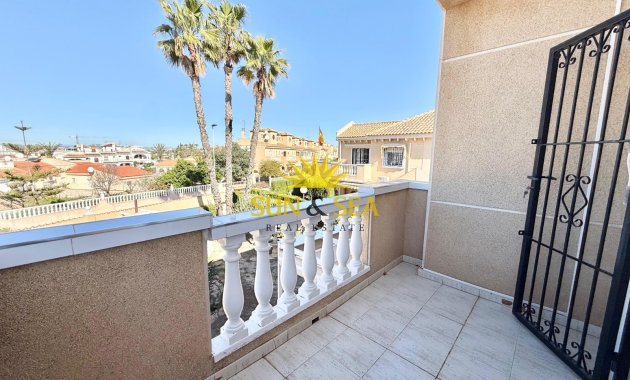 Resale - Villa - Torrevieja - Urb. Jardín del Mar
