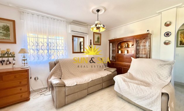 Resale - Villa - Torrevieja - Urb. Jardín del Mar