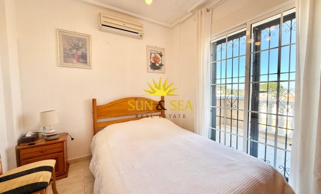 Resale - Villa - Torrevieja - Urb. Jardín del Mar