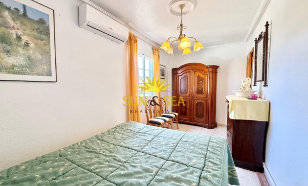 Resale - Villa - Torrevieja - Urb. Jardín del Mar