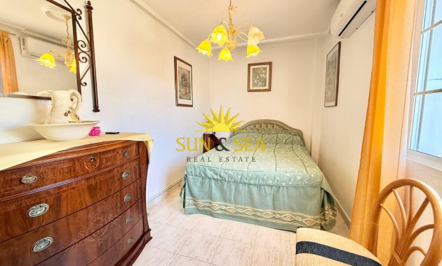 Resale - Villa - Torrevieja - Urb. Jardín del Mar