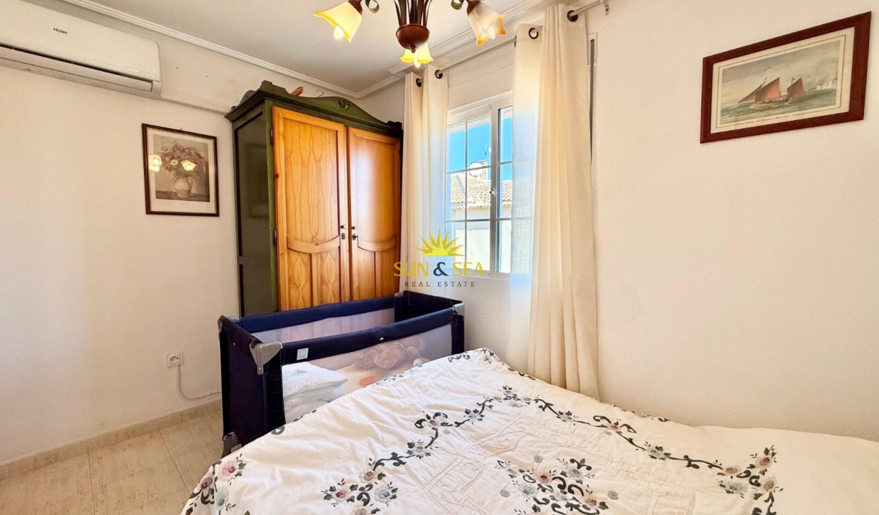 Resale - Villa - Torrevieja - Urb. Jardín del Mar