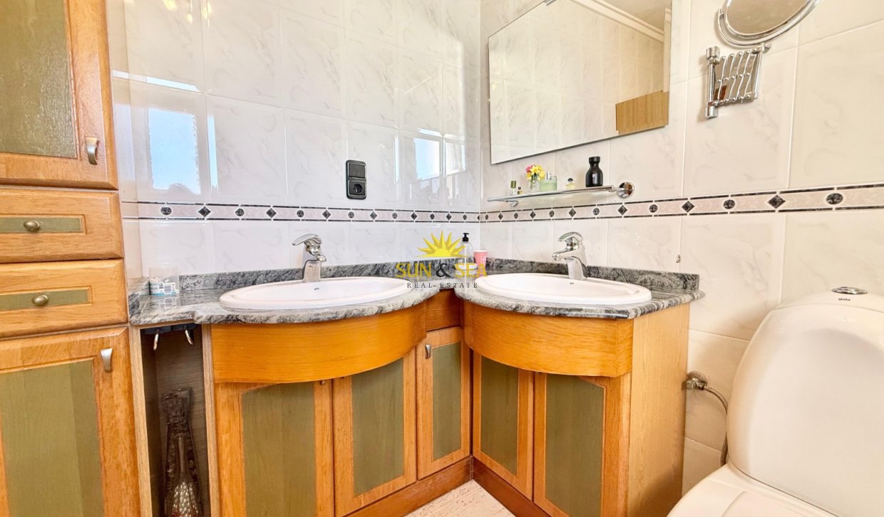 Resale - Villa - Torrevieja - Urb. Jardín del Mar