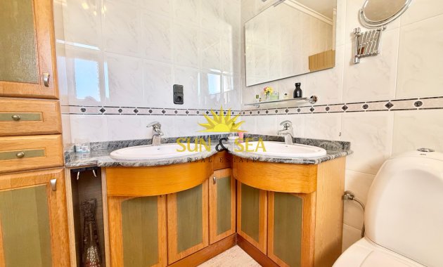 Resale - Villa - Torrevieja - Urb. Jardín del Mar