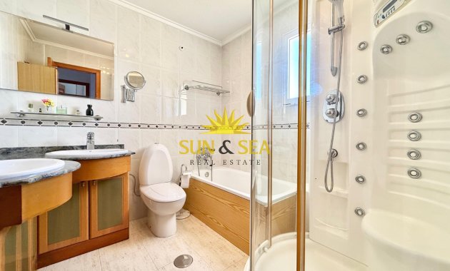 Resale - Villa - Torrevieja - Urb. Jardín del Mar