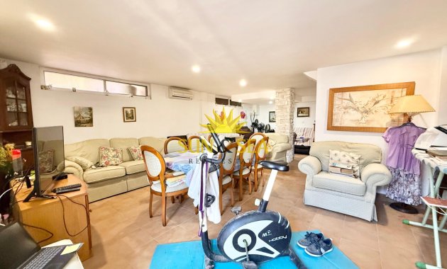 Resale - Villa - Torrevieja - Urb. Jardín del Mar