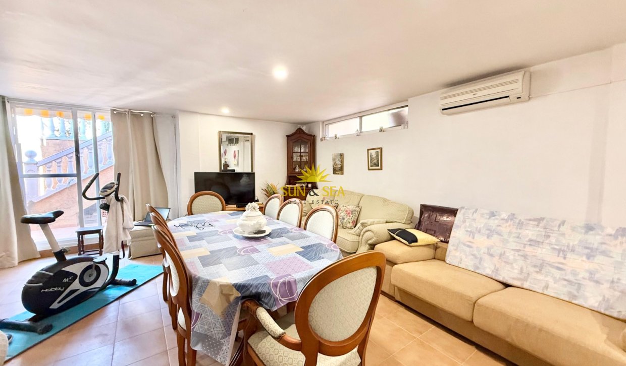 Resale - Villa - Torrevieja - Urb. Jardín del Mar
