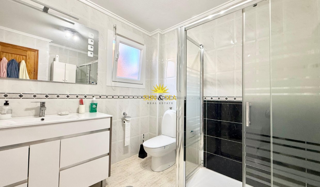 Resale - Villa - Torrevieja - Urb. Jardín del Mar