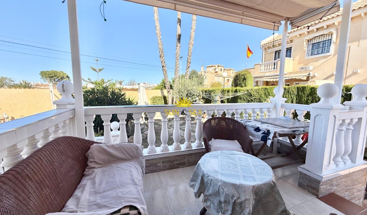 Resale - Villa - Torrevieja - Urb. Jardín del Mar