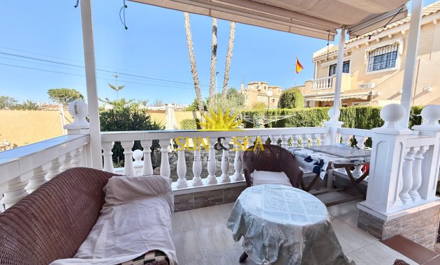 Resale - Villa - Torrevieja - Urb. Jardín del Mar