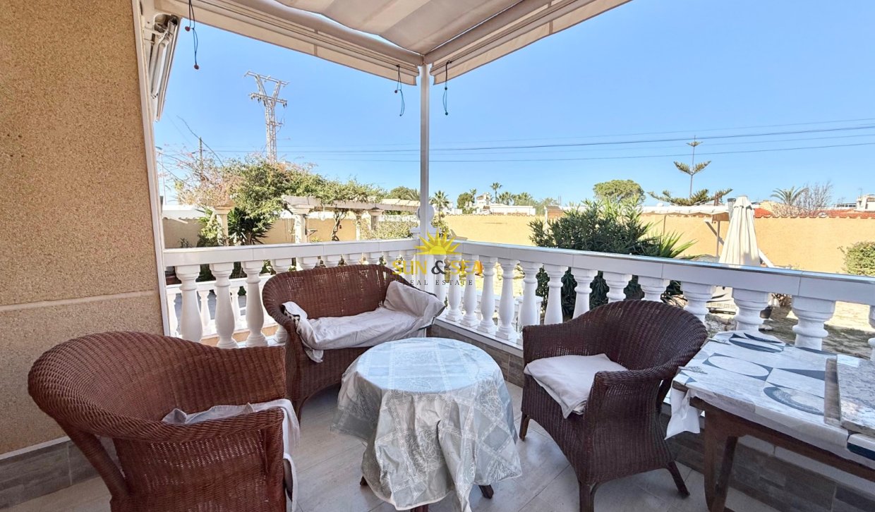 Resale - Villa - Torrevieja - Urb. Jardín del Mar