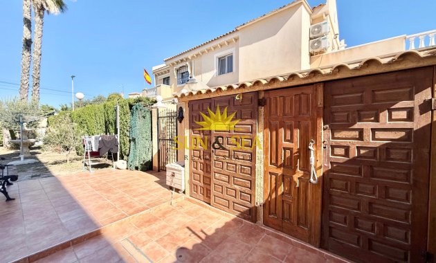 Resale - Villa - Torrevieja - Urb. Jardín del Mar