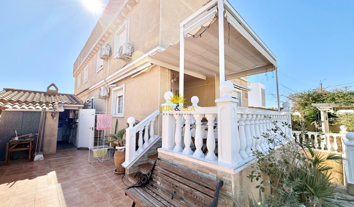 Resale - Villa - Torrevieja - Urb. Jardín del Mar