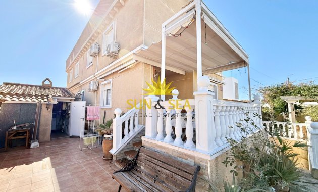 Resale - Villa - Torrevieja - Urb. Jardín del Mar