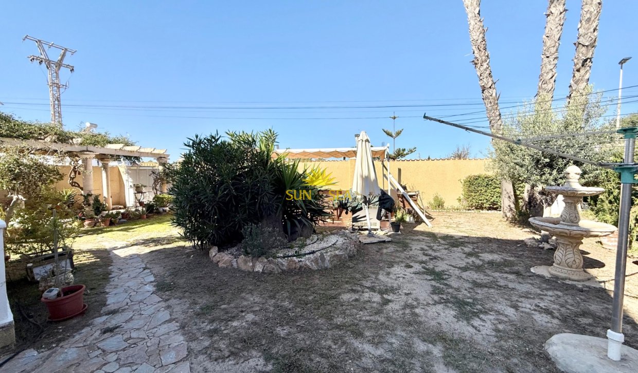 Resale - Villa - Torrevieja - Urb. Jardín del Mar