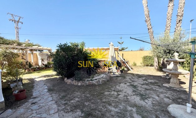 Resale - Villa - Torrevieja - Urb. Jardín del Mar