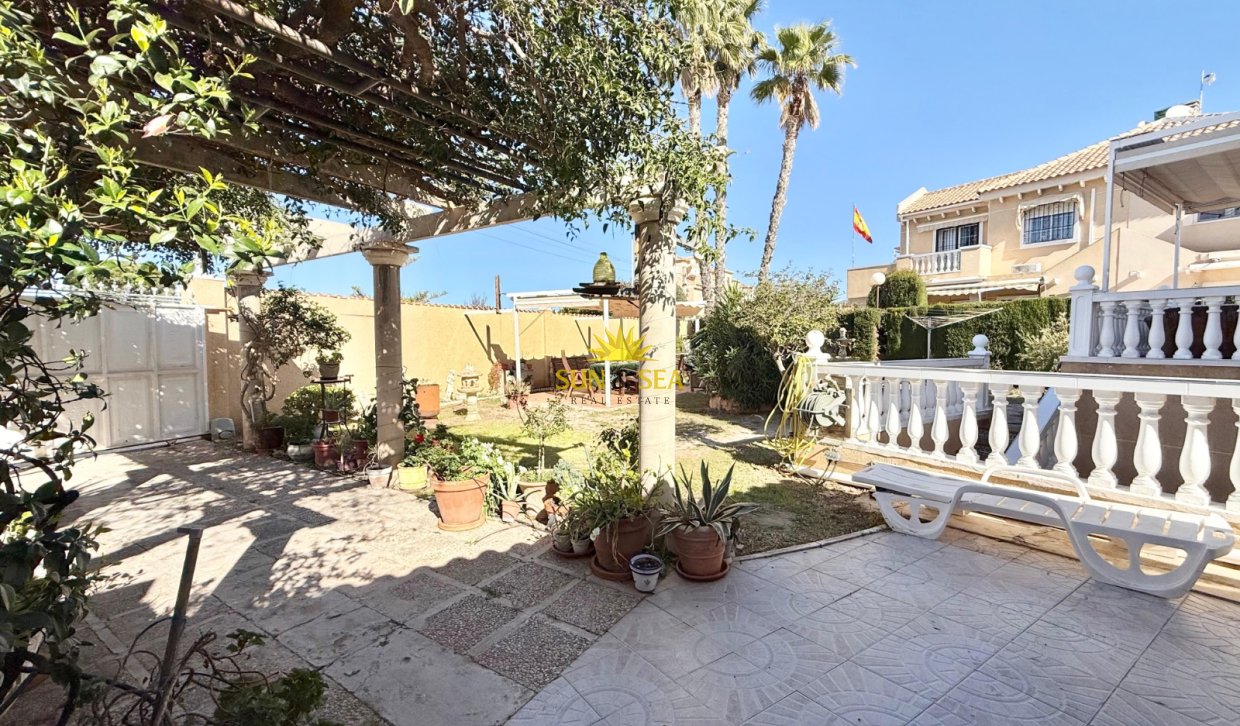 Resale - Villa - Torrevieja - Urb. Jardín del Mar