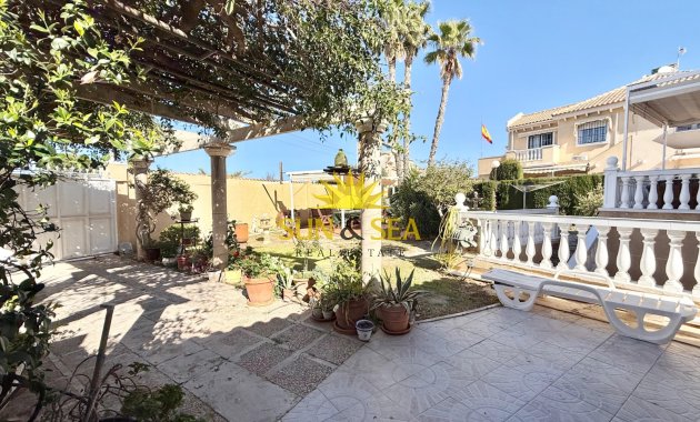 Resale - Villa - Torrevieja - Urb. Jardín del Mar