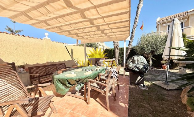 Resale - Villa - Torrevieja - Urb. Jardín del Mar