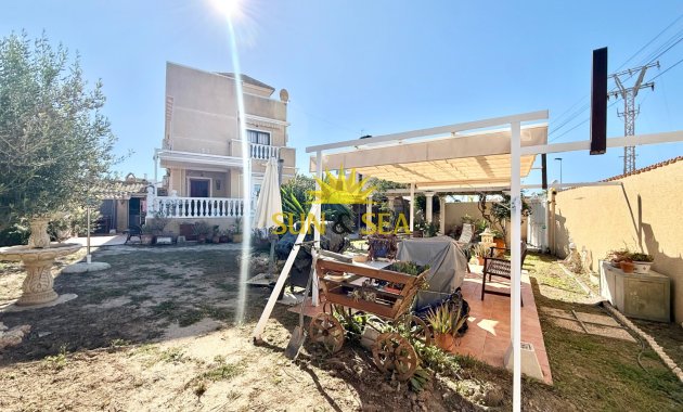 Resale - Villa - Torrevieja - Urb. Jardín del Mar