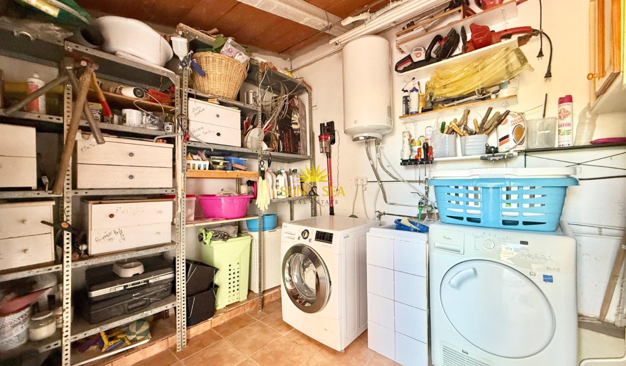 Resale - Villa - Torrevieja - Urb. Jardín del Mar