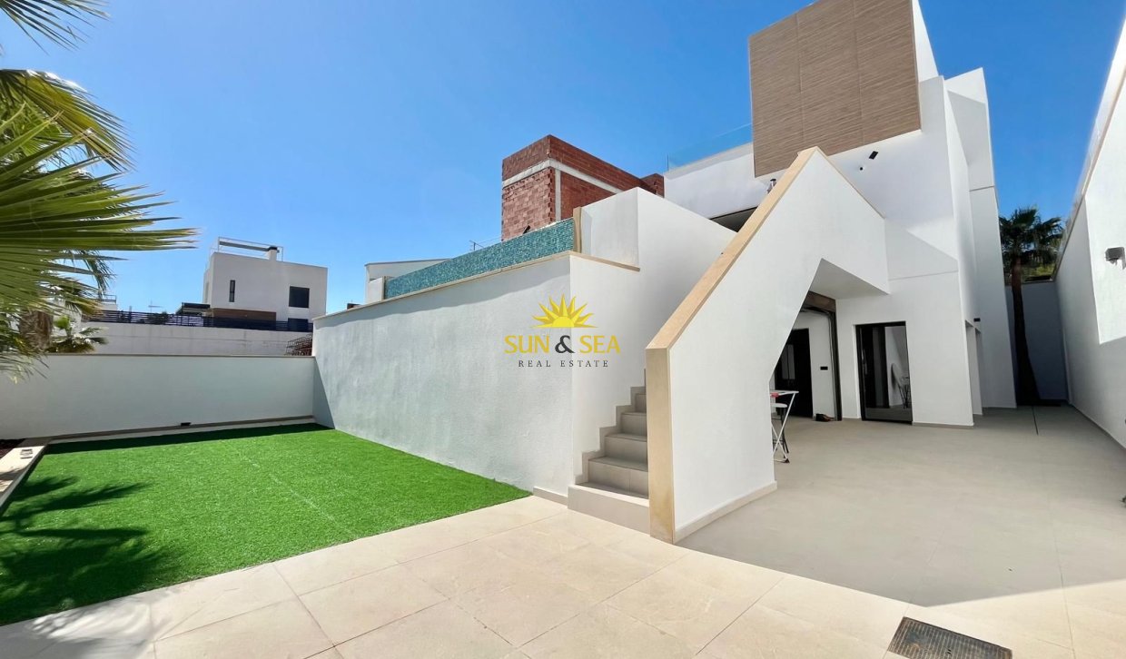 Resale - Villa / Semi detached - Algorfa