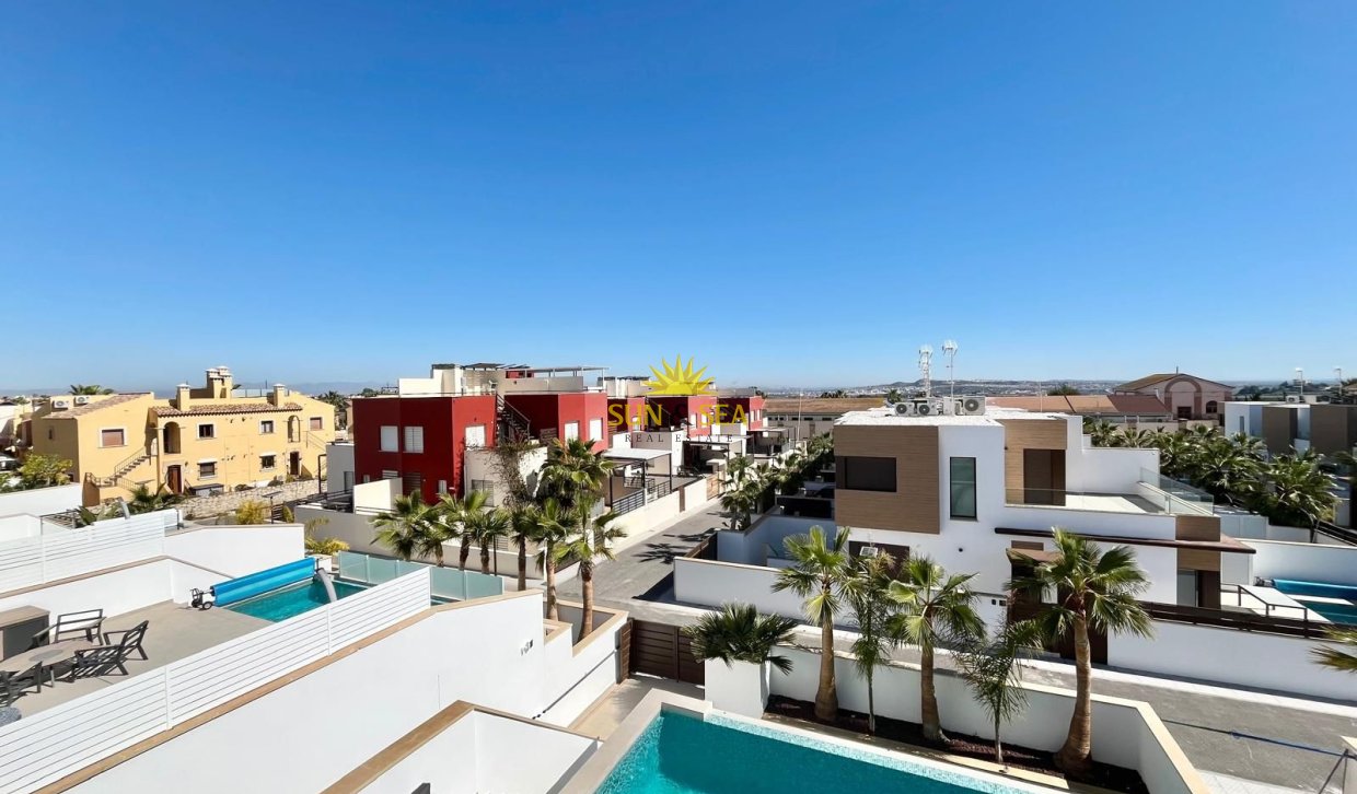 Resale - Villa / Semi detached - Algorfa
